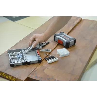 BOSCH Σετ 31 τεμαχίων Κατσαβιδόλαμων Pick and Clic Impact Control 2608522366