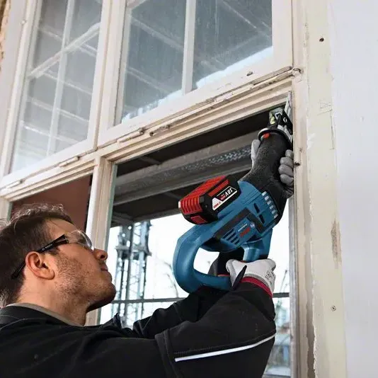 BOSCH Σπαθόσεγα GSA 18V-32 Δώρο Σκούπα Μπαταρίας 06016A8107