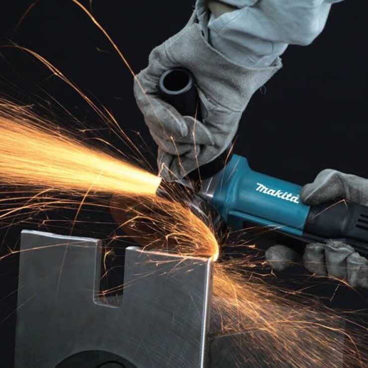 MAKITA 9558HP 