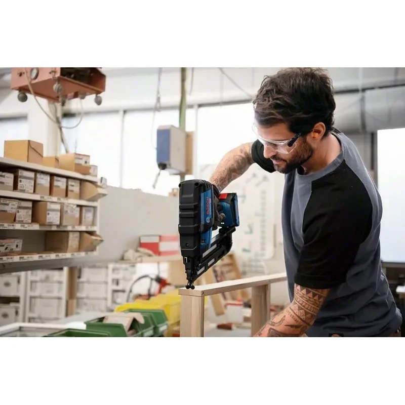 BOSCH GNH 18V-64 M PROFESSIONAL ΚΑΡΦΩΤΙΚΟ ΞΥΛΟΥ ΜΠΑΤΑΡΙΑΣ, GAL 18V-40,2Χ18V 4.0Ah 0601481003